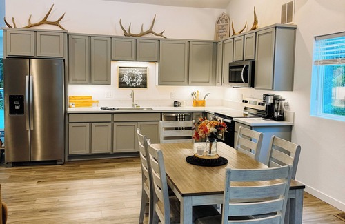 Brightwood Apartment | Cozy Super Barn Studio with pool table, king beds. 30 minutes from ski resort.