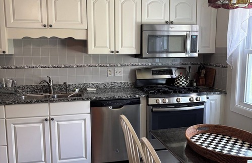 Westvale House | Cozy Syracuse Home - minutes to NYS Fairgrounds, Destiny USA, SU, Armory Square