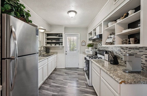 Temple House | Cozy Temple Home Fenced Yard & Wi-fi 3 Bedroom Home
