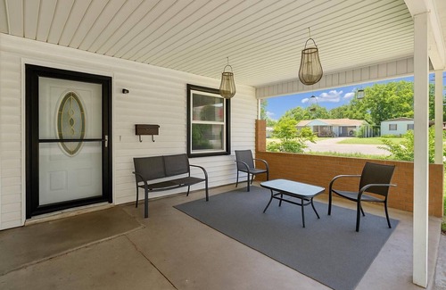Temple House | Cozy Temple Home Fenced Yard & Wi-fi 3 Bedroom Home