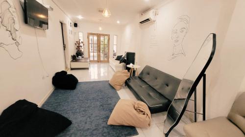 North Cirebon House | Cozy Terrace Homestay
