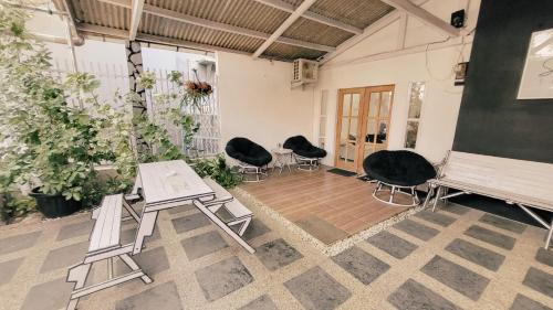 North Cirebon House | Cozy Terrace Homestay