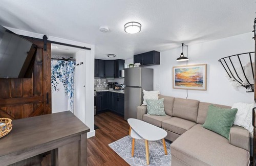 Dublin House | Cozy Tiny House on Main Street. Fully Renovated.