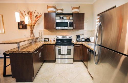 Gold Coast House | Cozy Townhome at Gold Coast