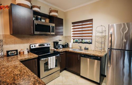 Gold Coast House | Cozy Townhome at Gold Coast
