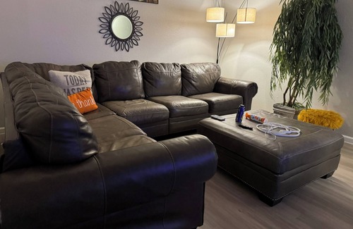 North Arlington House | Cozy townhome in welcoming Arlington with fitness room, AC, WiFi