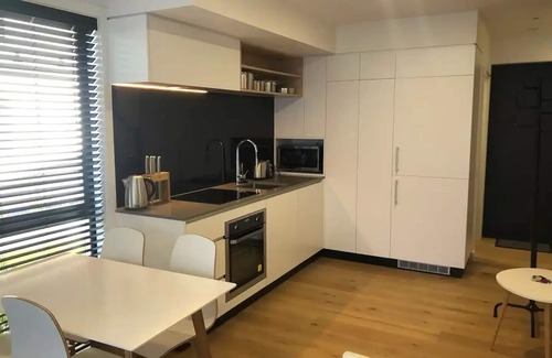 Albert Town House | Cozy Townhouse by the river with indoor fireplace