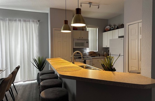 Cumbrian Lakes House | Cozy townhouse close to Disney, Universal parks, restaurant with prkg free