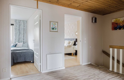 Kungsangen House | Cozy Townhouse, 6+1 Beds, Terrace - Stockholm Area