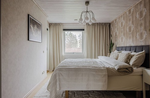 Kungsangen House | Cozy Townhouse, 6+1 Beds, Terrace - Stockholm Area