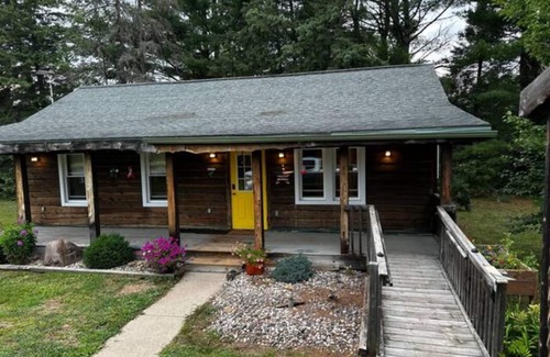 Mountain Cabin | Cozy Trails Cottage in Oconto County direct access to snowmobile/UTV trails!