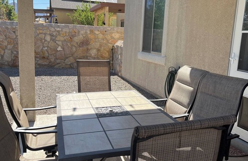 Chamberino House | Cozy Transmountain El Paso Home with Garage, 4-Bed & 2-Living Areas