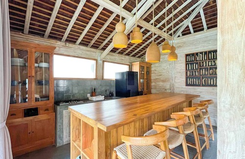Sunset Road Villa | Cozy Tropical 3BR Villa | 12 min to Seminyak Beach