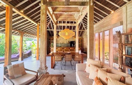 Sunset Road Villa | Cozy Tropical 3BR Villa | 12 min to Seminyak Beach
