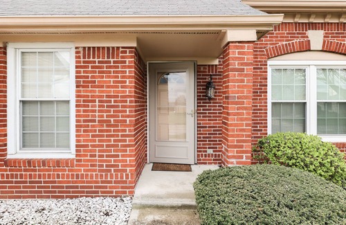 Indianapolis Condo | Cozy two bedroom condo in a safe neighborhood.