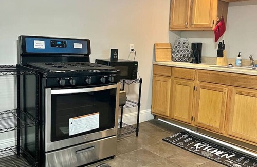 Dwight House | Cozy Two Bedroom Stay In Downtown New Haven!
