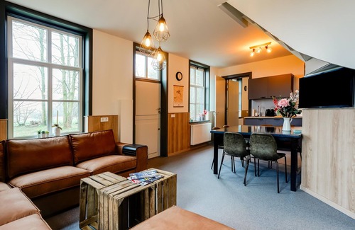 Erp House | Cozy two-under-one group home near the forest