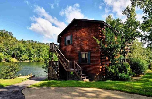 Mountain Pine House | COZY UNIT #1 WATERFRONT LOG CABIN