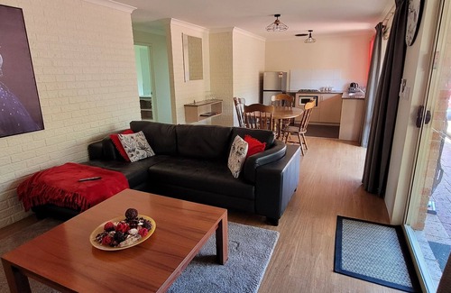 Centennial Park Apartment | cozy unit, Close to town