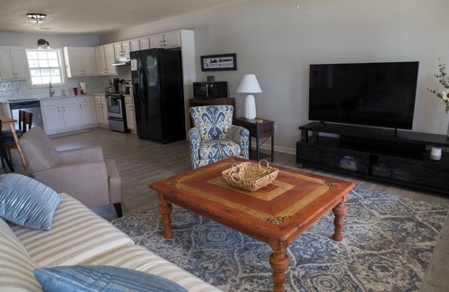 Lake Oconee Cottage | Cozy updated waterfront cottage/duplex on Lake Oconee.