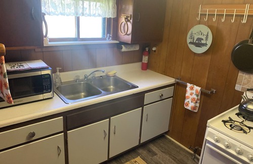 Cuba Cottage | Cozy, upgraded, pet friendly cabin, formerly Cuba Lake Vintage Duck House.