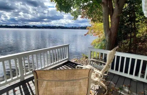 Haslett Cottage | Cozy cottage on the lake!