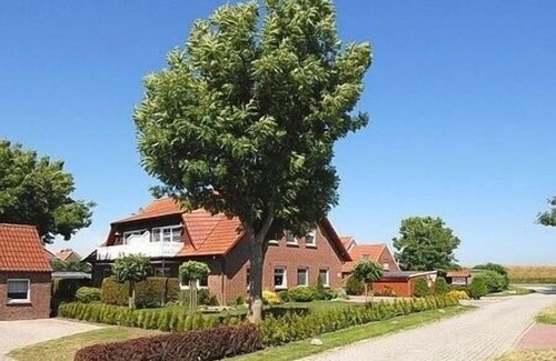 Holtgast Apartment | Cozy vacation apartment in a green, rural location - directly by the dike