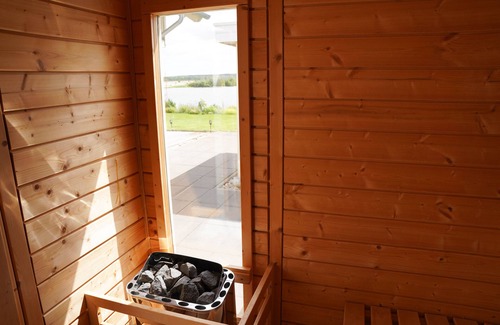 Lobnitz House | Cozy vacation home on the beautiful Mühlfeldsee with private beach, sauna and fireplace