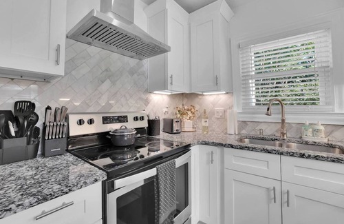 Peachtree Park House | Cozy Vibe Buckheadmessage Now for Summer Special