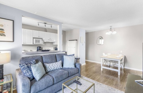 Sunnyside Condo | Cozy Vibes in Kensington - Free WiFi | Parking | Portable AC