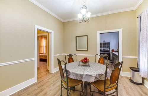 Vicksburg House | Cozy Vicksburg Home w/Patio ~ 1 Mi to Riverfront!