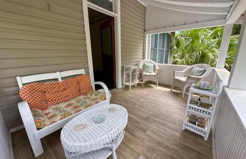 Duckpond Apartment | Cozy Victorian Apartment Downtown Sleeps 5