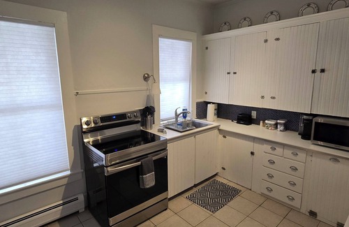 Newport Apartment | Cozy Victorian Apartment 3 near Downtown