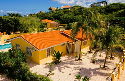 Grote Berg Villa | Cozy villa, 6 persons, private pool, comfortable car (7 seater), tropical garden
