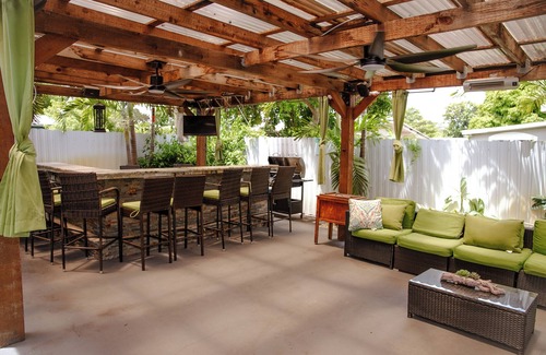 Miami Gardens Boat Rental | Cozy Villa Near Hard Rock Stadium