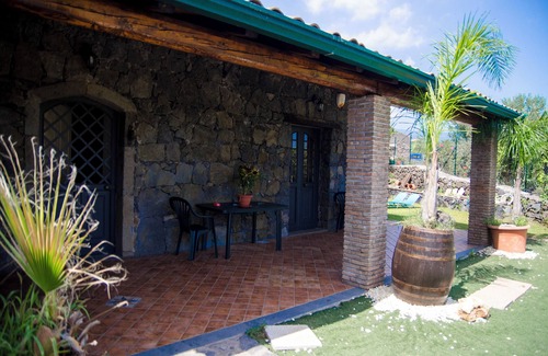 Santa Tecla Villa | COZY VILLA WITH ETNA VIEW WITH POOL AND PRIVATE INDOOR PARKING SPACES
