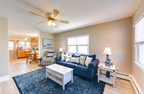 Villas House | Cozy Villas Cottage with Deck, half Block to Beach!