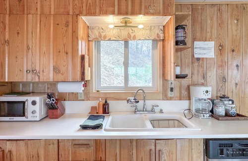 Cohasset Cabin | Cozy Vintage Cabin on Lake Pokegama & MTB Trails