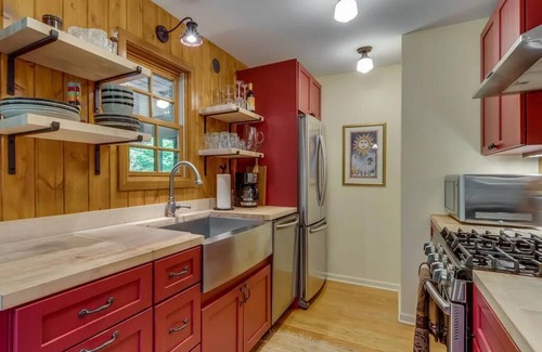 Michiana Shores Cottage | Cozy Vintage Michiana Shores Cottage w/Fireplace, Firepit, & Screened-in Porch