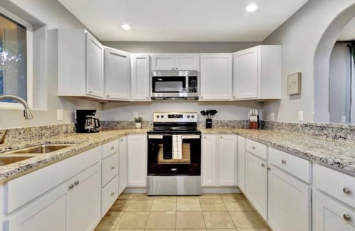 University Area Apartment | Cozy Vintage stay