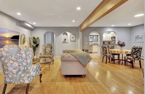 University Area Apartment | Cozy Vintage stay