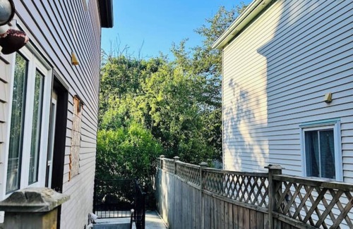 Thornhill House | "Cozy Walkout Basement Suite with Private Entrance"nn