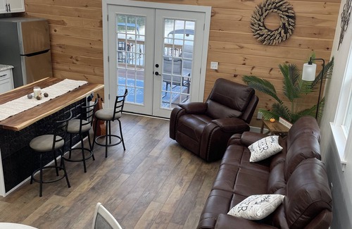 Delton Cottage | Cozy Waterfront Cottage- Reel Time