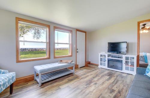 Oconto House | Cozy Waterfront Home on the Bay of Green Bay!