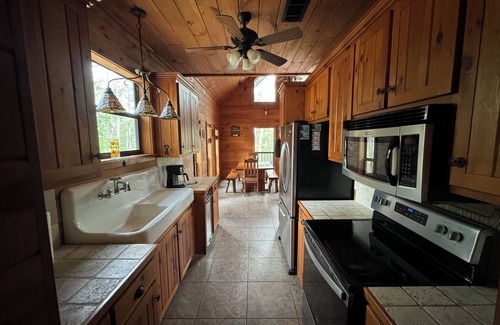 Jasper Cabin | Cozy waterfront house in quiet neighborhood!