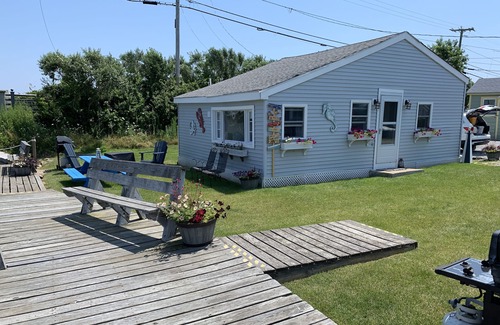 Snug Harbor Cottage | Cozy Waterfront Cottage