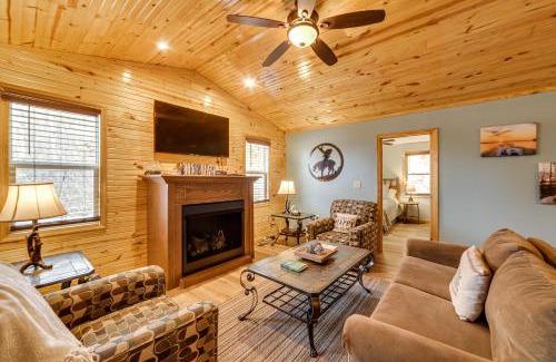 Waverly House | Cozy Waverly Cabin with Fireplace and Deck!