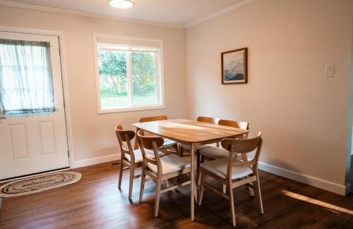 Cedar Bluff House | Cozy Weekend Retreat for UT Parents in W Knoxville