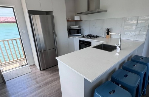 Henderson House | Cozy West Auckland Accomodation