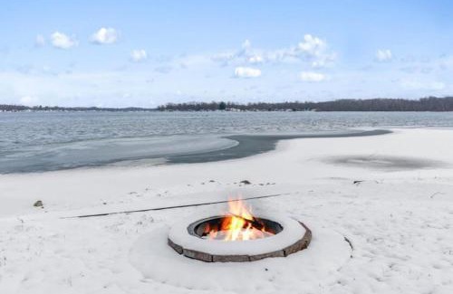 Lake Odessa House | Cozy Winter Retreat with Hot Tub & Lakefront Views